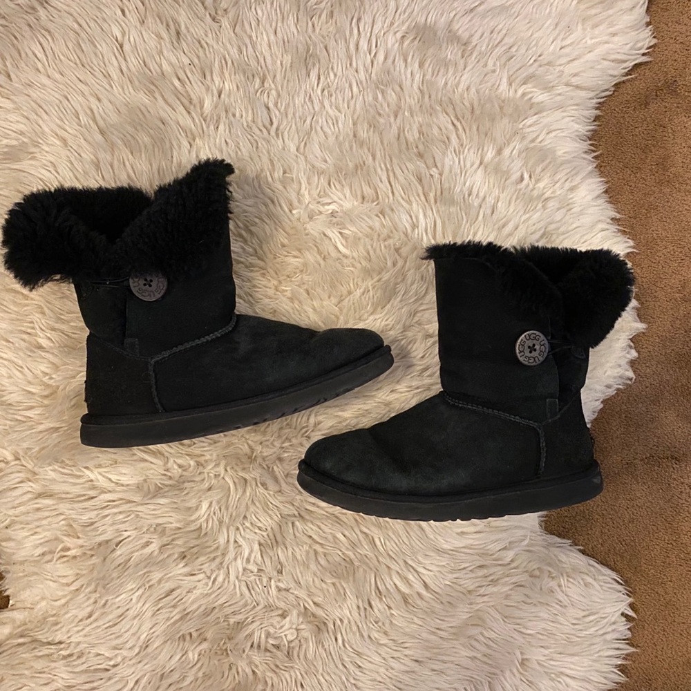 Used black Ugg’s!